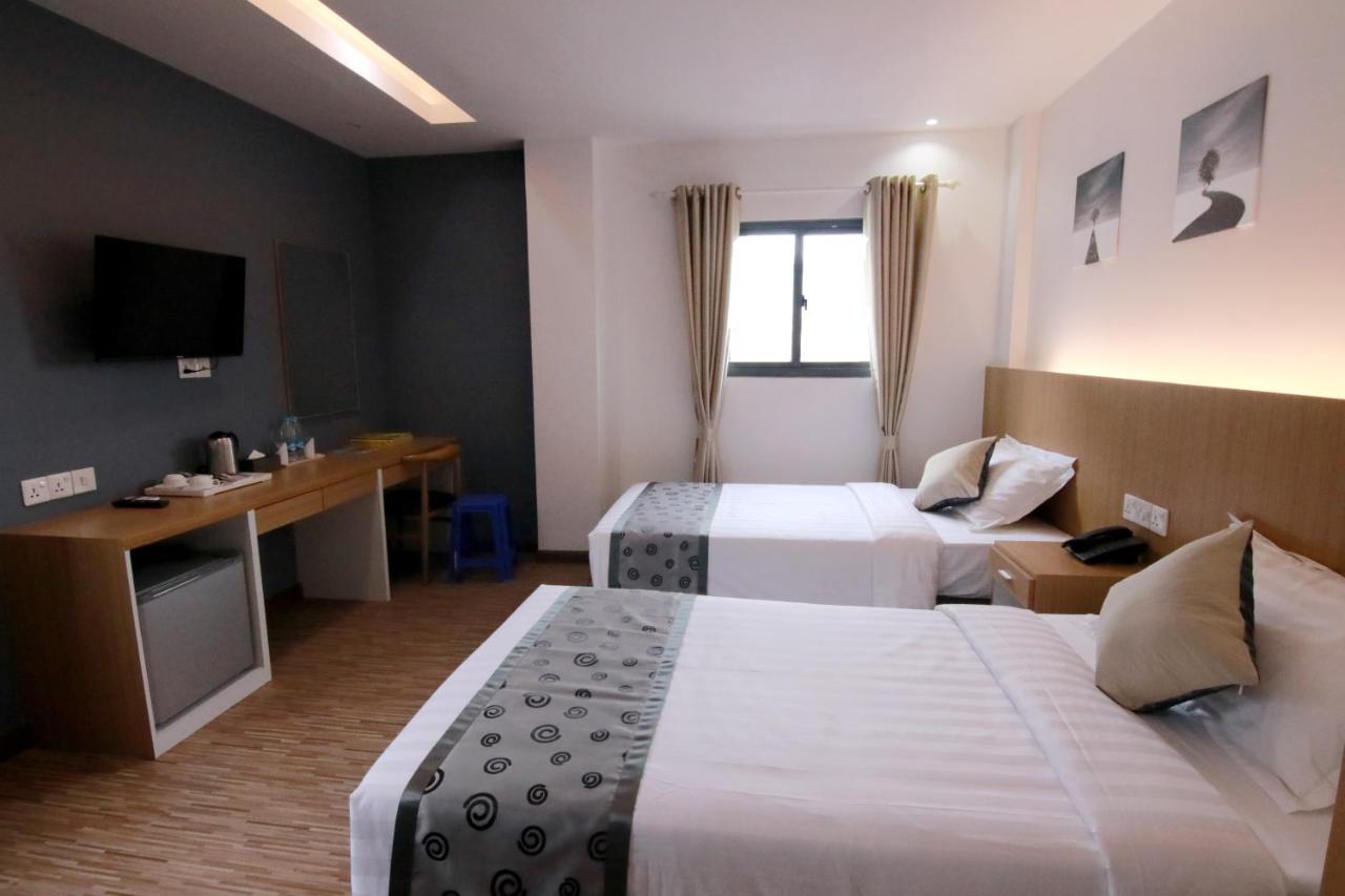 Botahtaung Hotel Yangon Extérieur photo