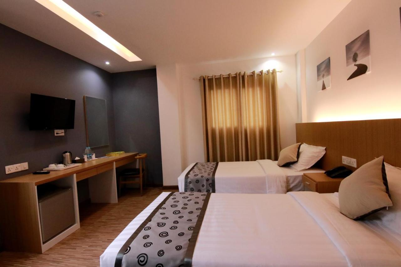 Botahtaung Hotel Yangon Extérieur photo