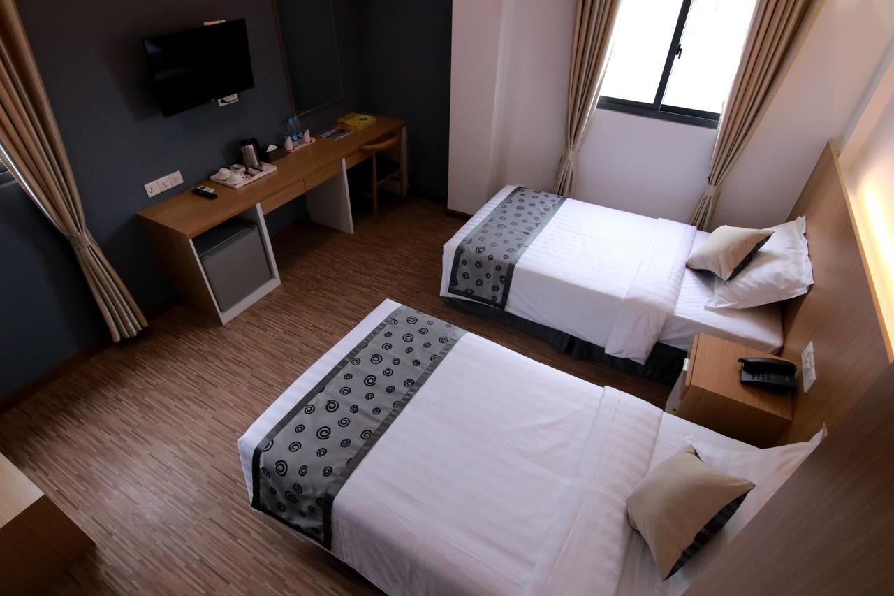 Botahtaung Hotel Yangon Extérieur photo