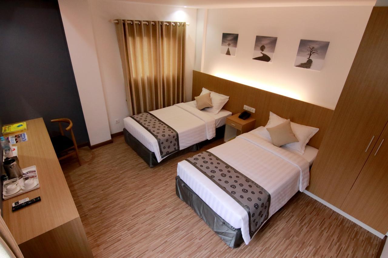 Botahtaung Hotel Yangon Extérieur photo