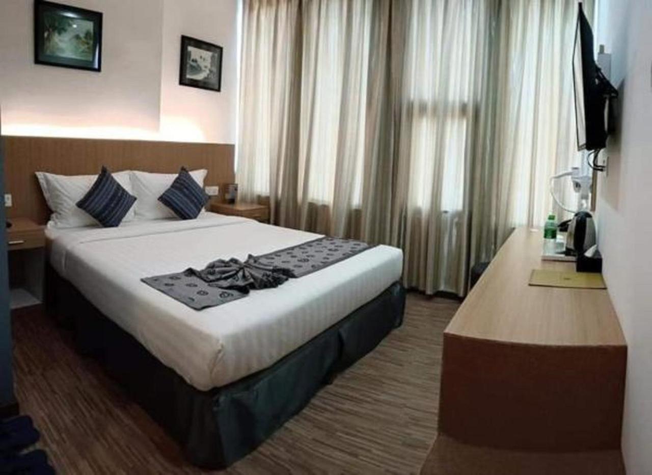Botahtaung Hotel Yangon Extérieur photo