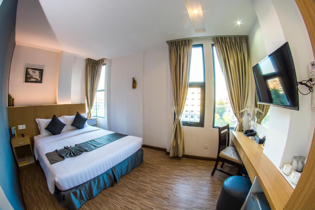 Botahtaung Hotel Yangon Extérieur photo