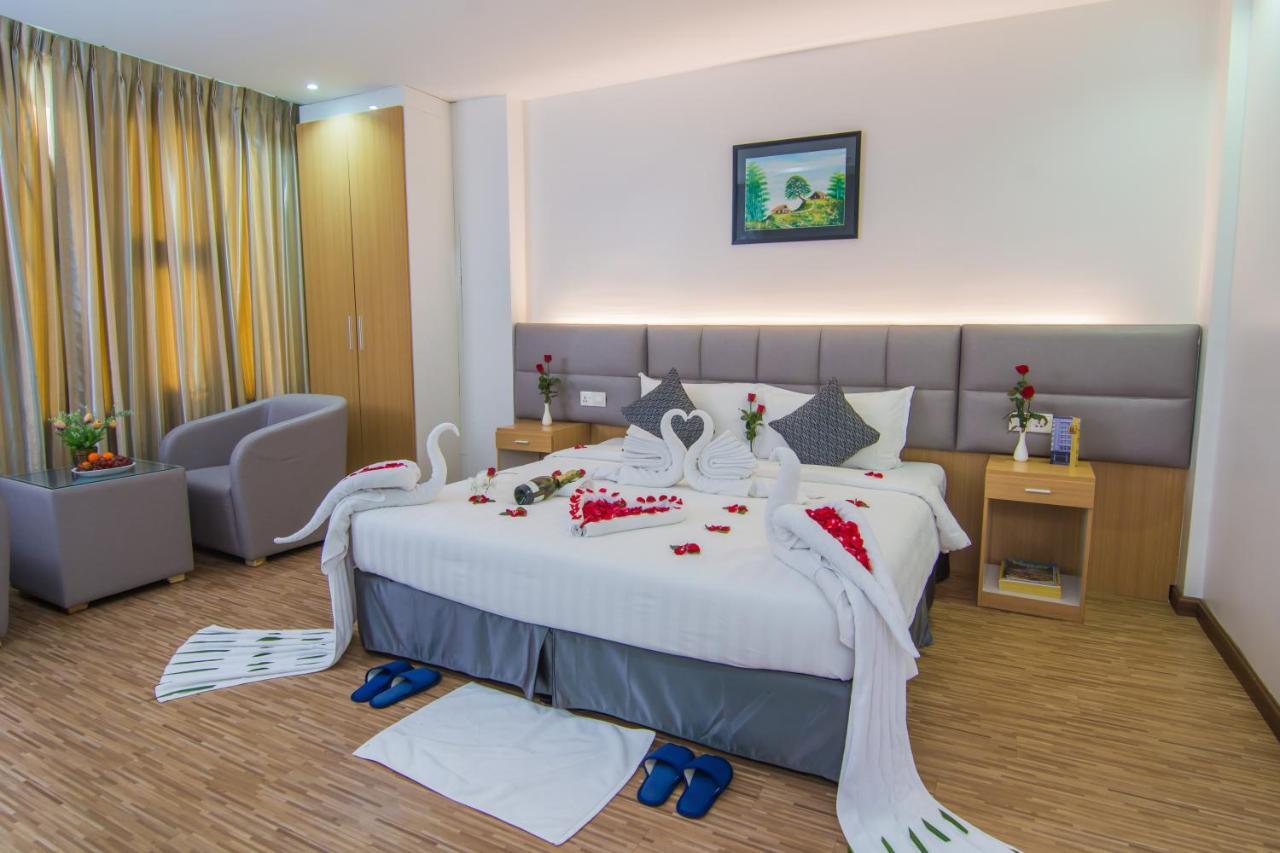 Botahtaung Hotel Yangon Extérieur photo
