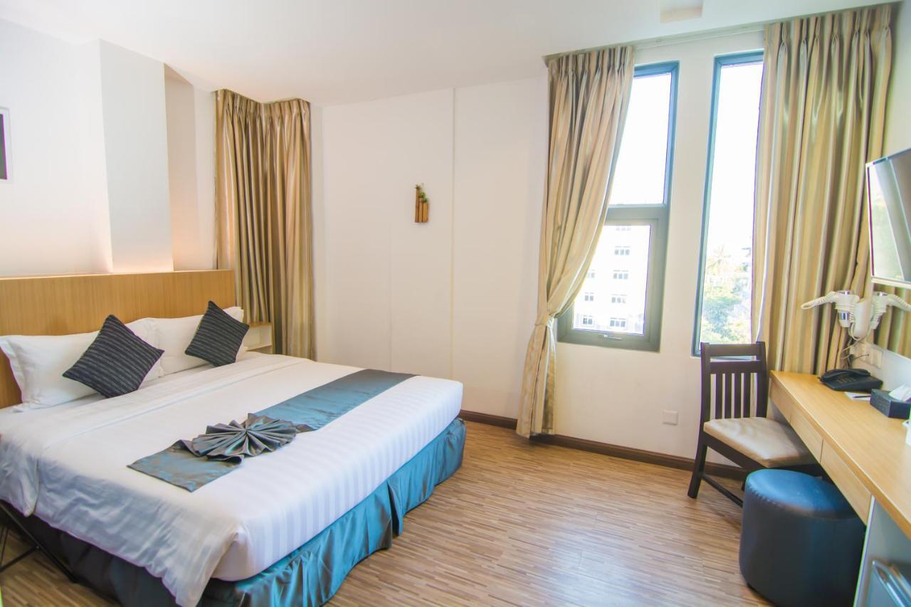 Botahtaung Hotel Yangon Extérieur photo